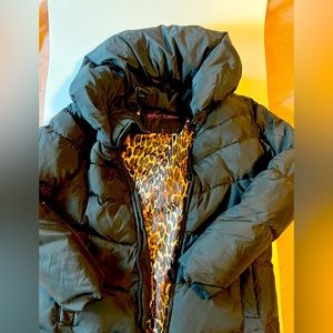 Fits like a medium. The “hood” is just more puffed material, doesn’t wrap head.